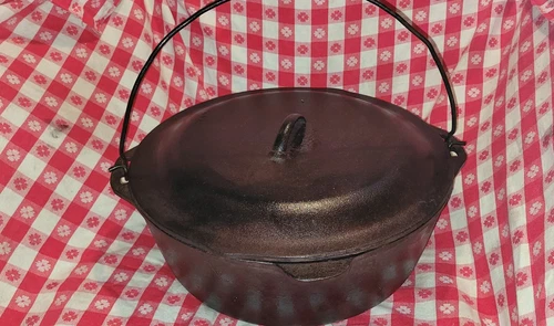 Vintage Cast Iron #12 DO DUTCH OVEN With Self Basting Lid & Handle USA made - Picture 1 of 6