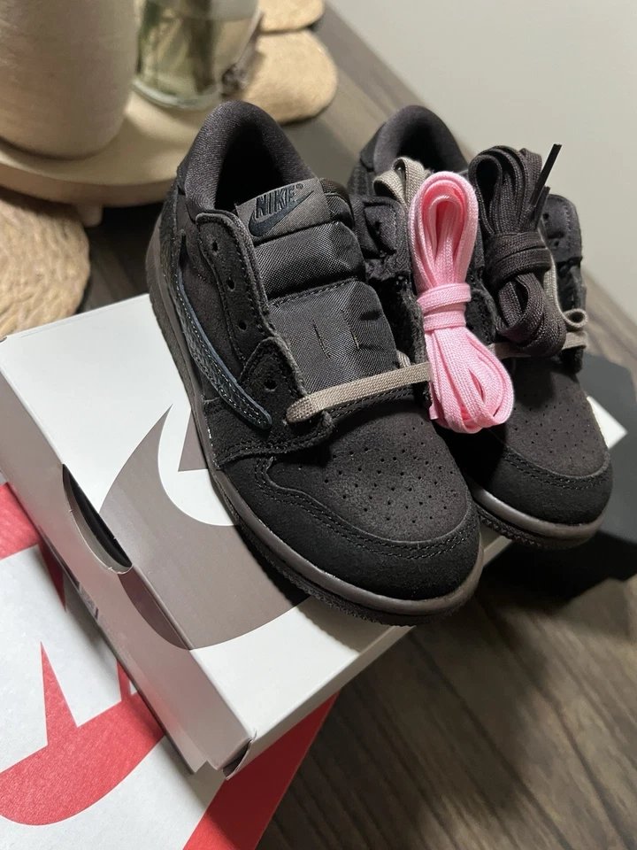 NEW Jordan 1 Travis Scott “Velvet Brown” Size 10C – Original Box & Laces - Image 2 of 4