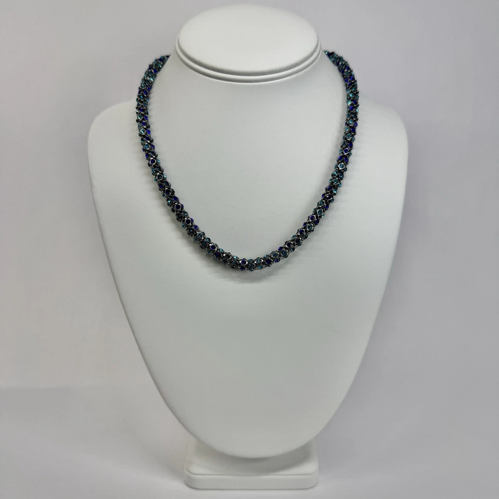 SWAROVSKI Signed Swarovski Crystals Silver Tone Vintage Necklace Jewelry N517