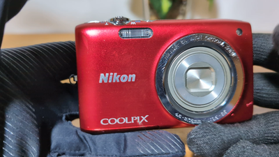 N MINT NIKON Coolpix S2700 RED 16.0 MP 6X Zoom Digital Camera