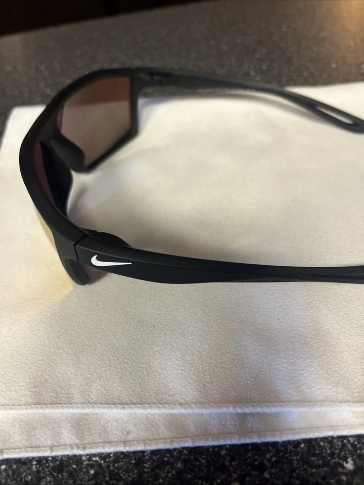 Óculos de sol Nike Legend - Imagem 3 de 4