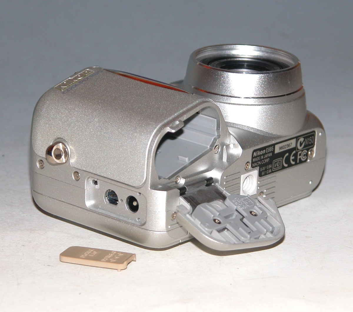Nikon COOLPIX 885 3.2MP Digital Camera - Silver #8494 (Japan