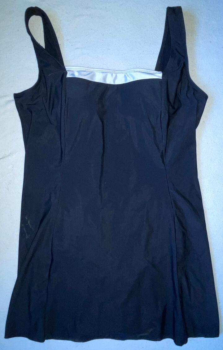 LADIES SIZE 14 BLACK AND WHITE DETAIL SWIM DRESS WITH CUPS BPC SELECTION BONPRIX