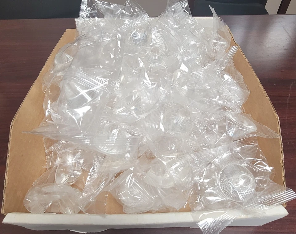 Lente WAC Lighting 25° para cabezal de iluminación de pista Silo X10. LOTE DE 64 Foto 3 de 4