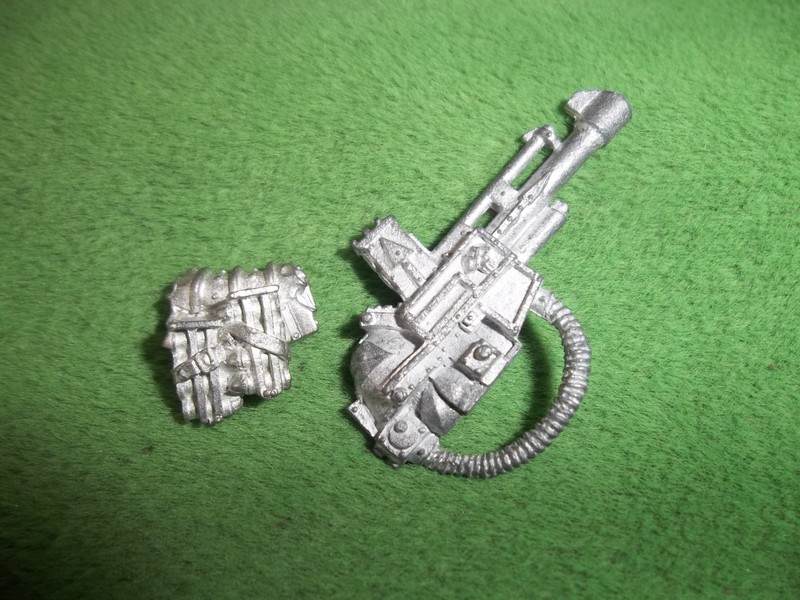 WARHAMMER40K CHAOS SPACE MARINE HAVOC AUTOCANNON  and    BACKPACK
