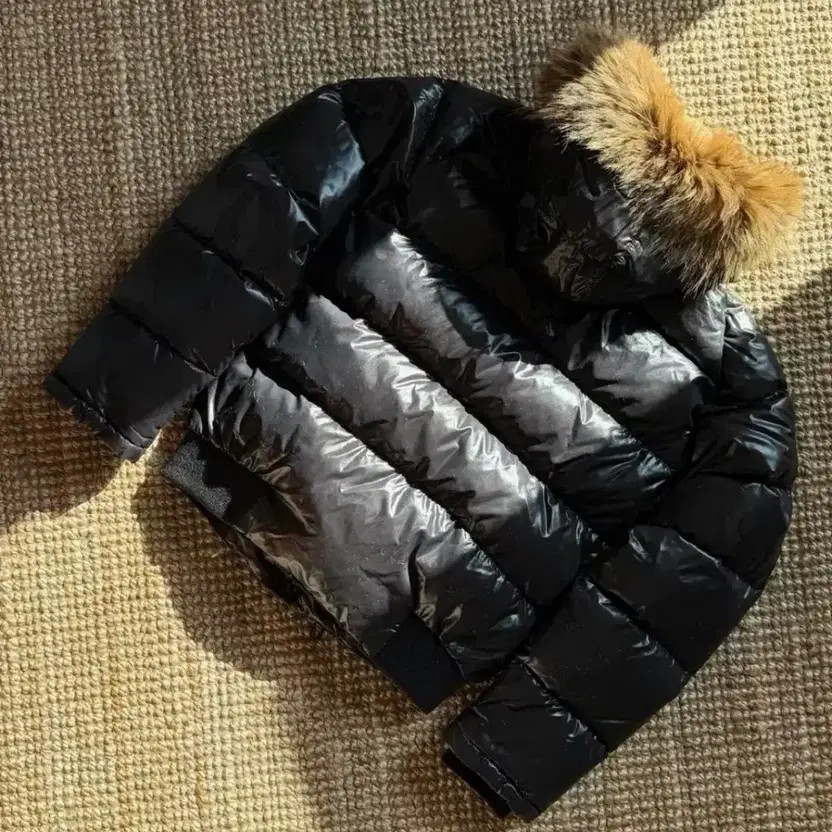 Moncler Coyote Fur Cropped Puffer Jacket - Size 100 thumbnail 10