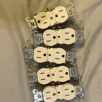 15A 125V White Grounding Duplex Receptacle Electrical Outlets Lot of 5