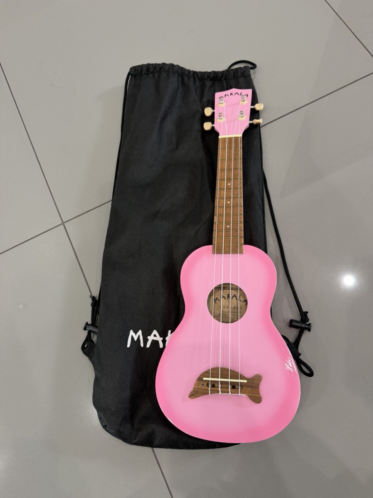 Kala Dolphin Mahogany/Composite Soprano Ukulele, Pink Burst