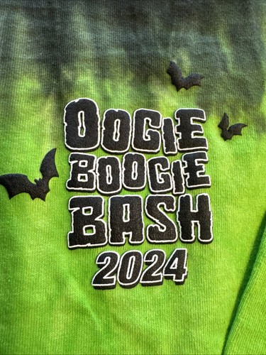 Camiseta deportiva 2024 Disney Parks NBC Oogie Boogie Bash Green Spirit talla XL nueva - Imagen 2 de 11