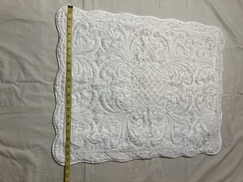 Almohada suave envolvente farsa antigua blanca acolchada bordada chalet piel sintética Foto 3 de 4