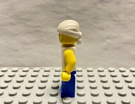 LEGO Pirate Minifigure Red/White Stripes Shirt Red Bandana pi043 6254 1481 6276