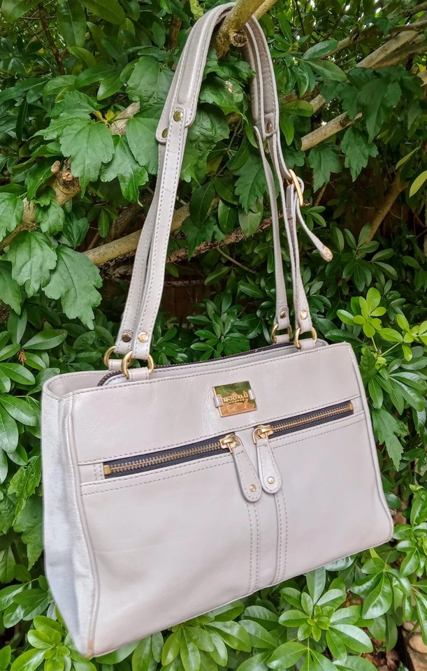 Modalu London Soft Grey Leather Shoulder Bag. Clean Used Condition  - Image 4 of 4