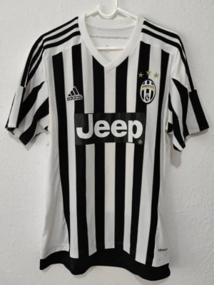 Maillot de football vintage JUVENTUS FC 2015/2016 domicile maillot Adidas mai... - Photo 1/4