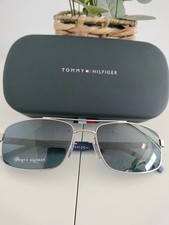 Gafas de sol cuadradas con lentes oscuros
