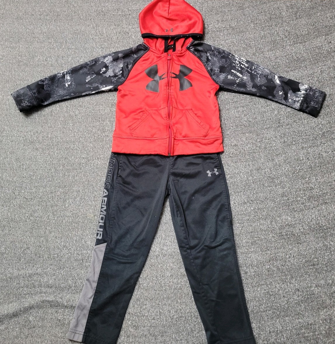 Under Armour Boys Track Suit - Jacket & Pants - 2 Piece Set 