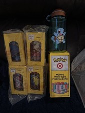 Paquete de 4 vasos Pokemon Target más botella de agua misteriosa chorro