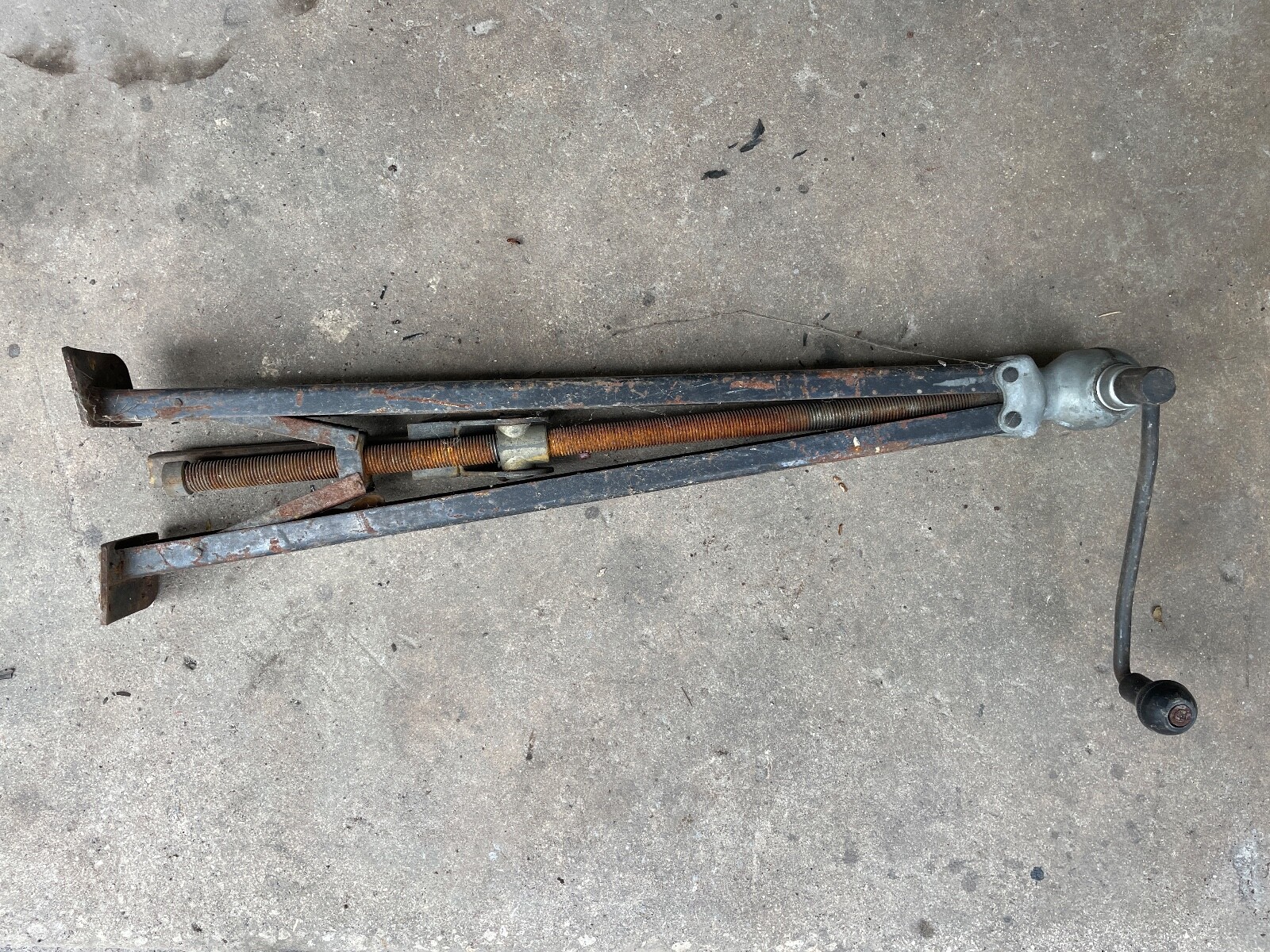 ROLLS ROYCE SILVER CLOUSD  HARD TO FIND A GOOD USED TIRE JACK 55 TO 65 UR14492