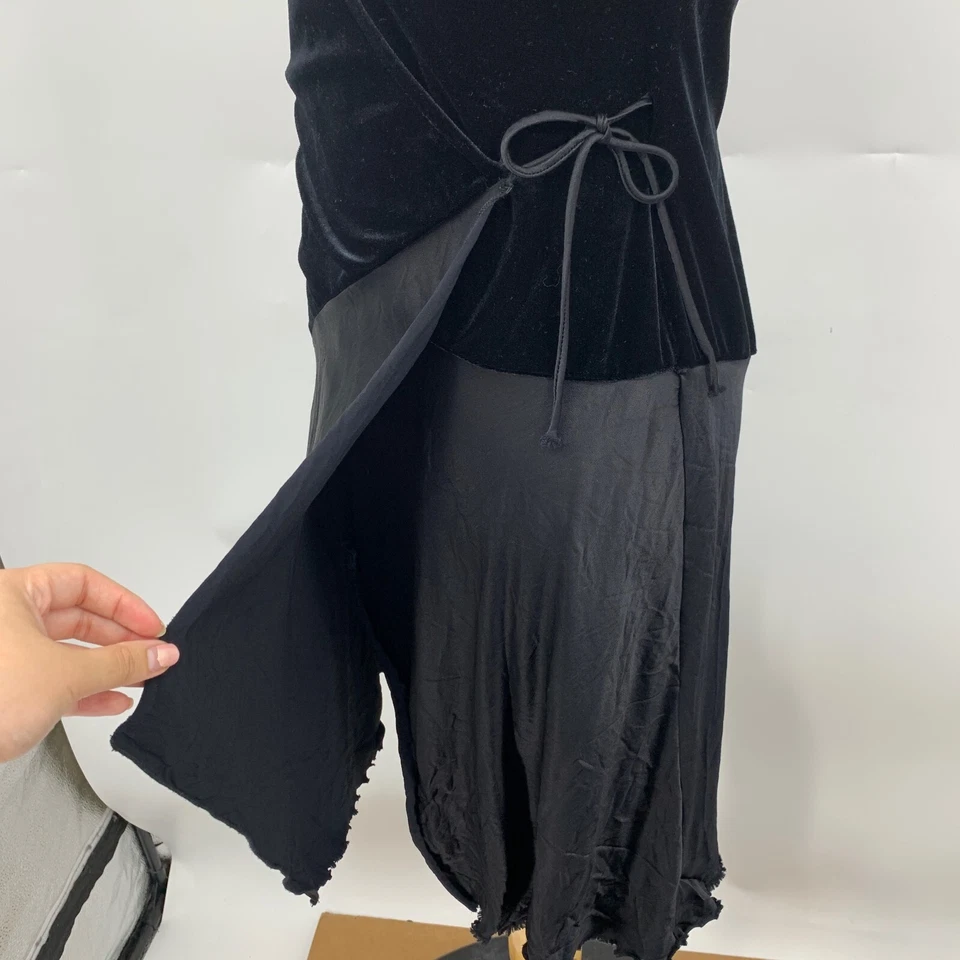 Vestido Bebe vintage para mujer pequeño negro terciopelo dorado cadena correa envoltura asimétrica Foto 4 de 4