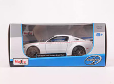 Maisto 1:24 Scale White 2014 Mustang Street Racer Sports Model Diecast Metal Car