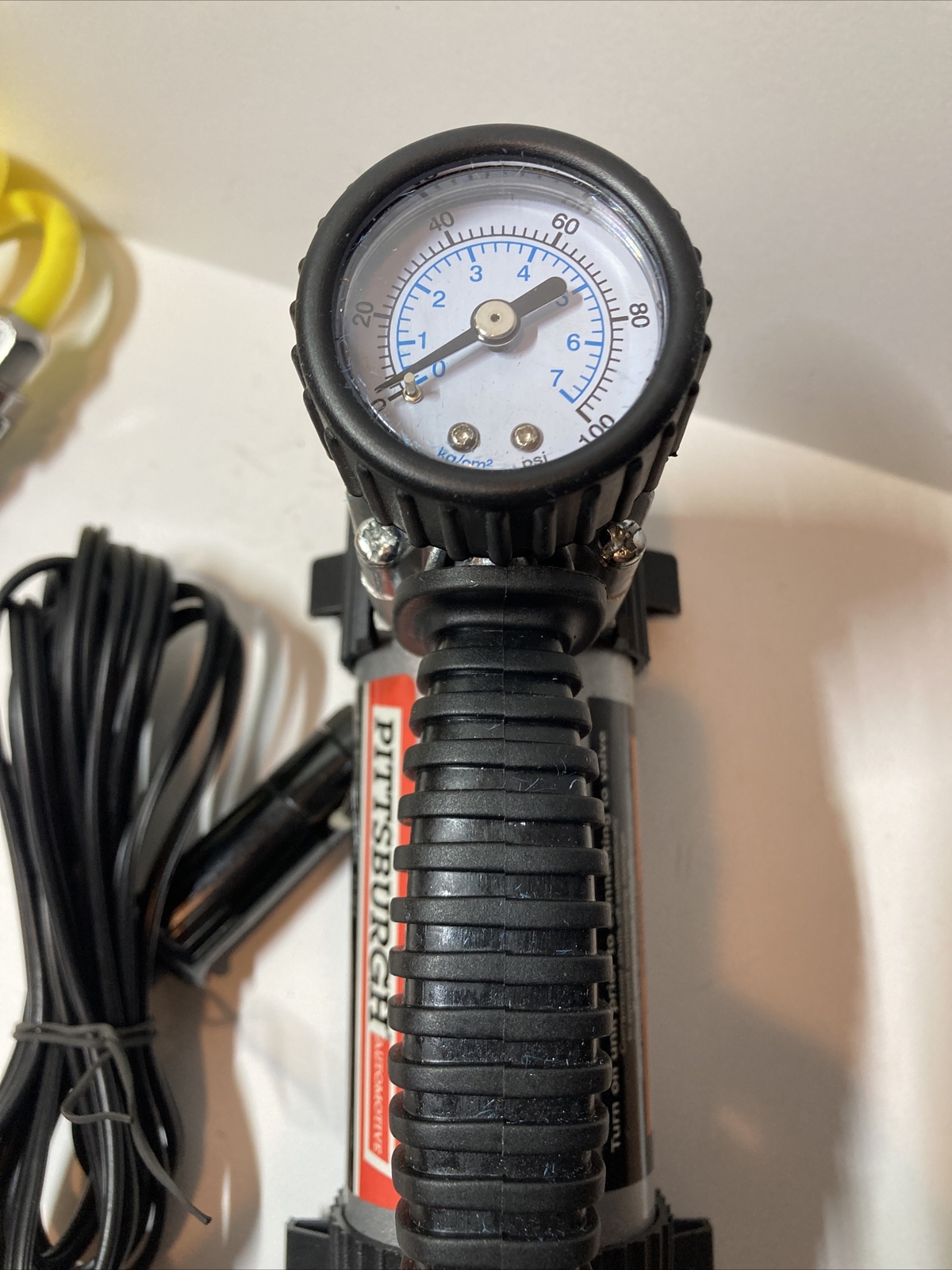 12V 100 PSI High Volume Air Compressor/Inflator. new. item 69284
