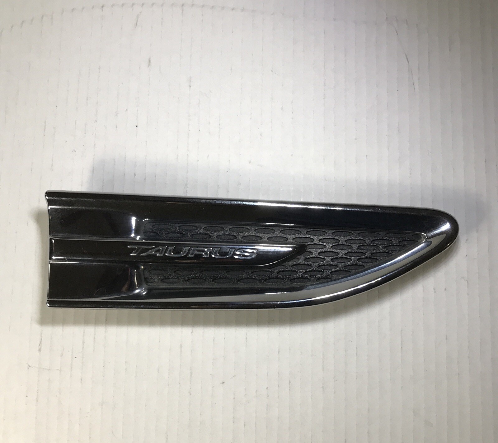 2010-2019 Ford Taurus OEM Passenger RH Side Fender Chrome Trim Molding Garnish