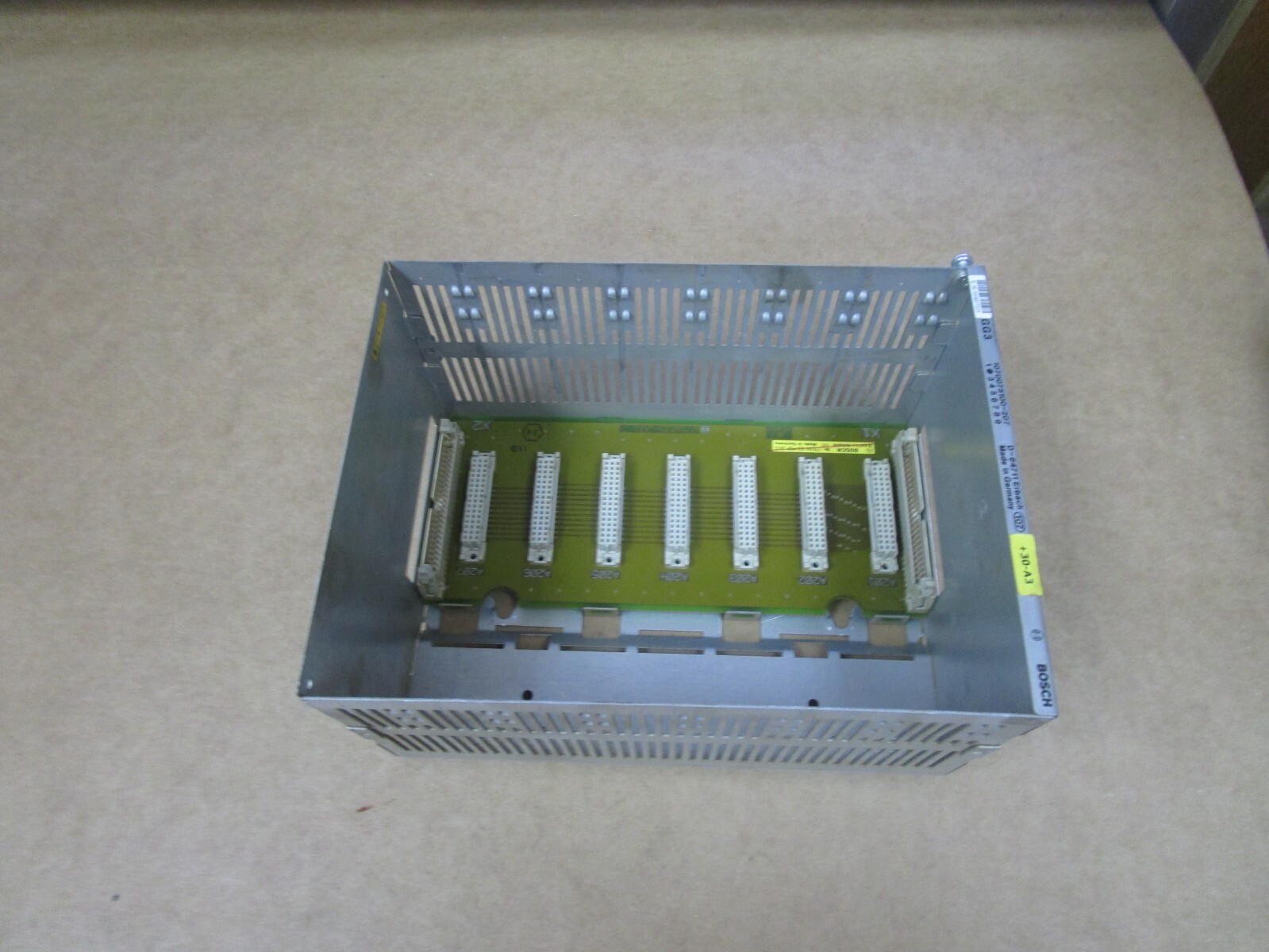 BOSCH PLC 7 SLOT CHASSIS RACK 1070075100-207