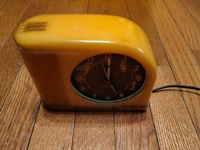 Vintage Westclox Moonbeam yellow, chocolate face Bakelite MCM works, Needs Lens 