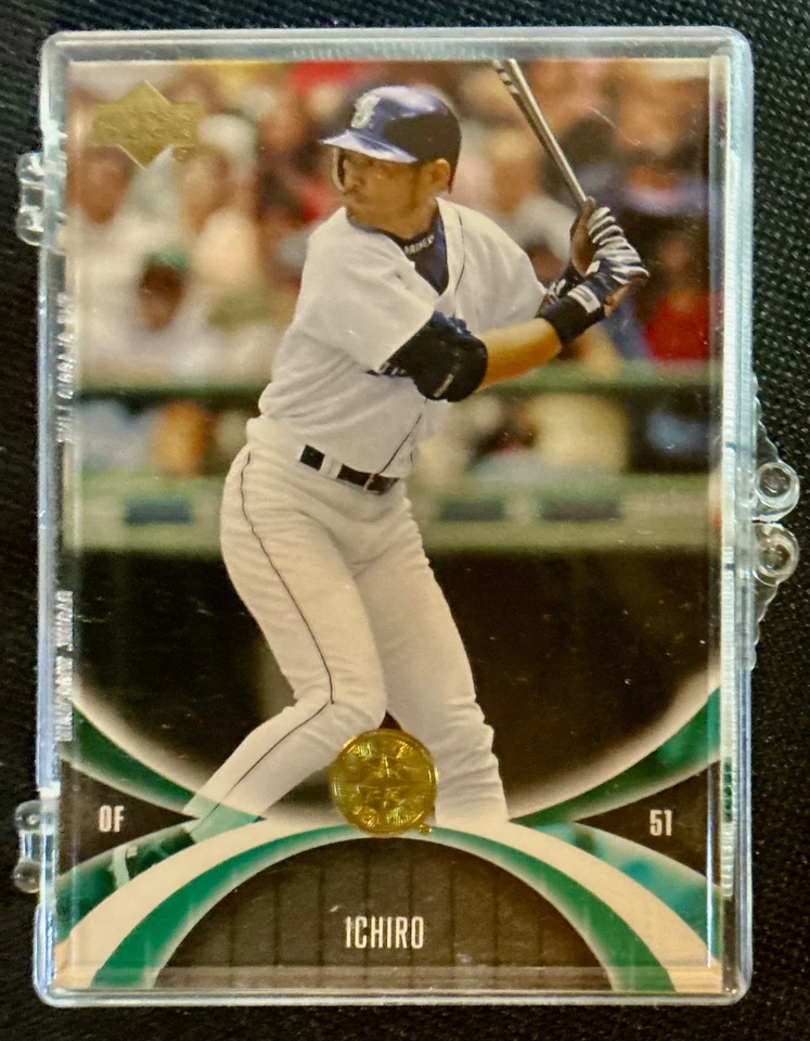 Mini camiseta Ichiro 2005 Upper Deck # 59 con tarjeta y estuche mini réplica Jersey Foto 2 de 4