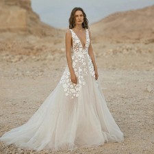 Charming Deep V-Neck A Line Women's Wedding Dresses Appliques Lace Bridal Gown