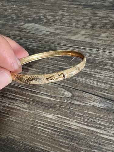 14k Solid Gold Oval Bangle Bracelet Cut Textured Leaf Design