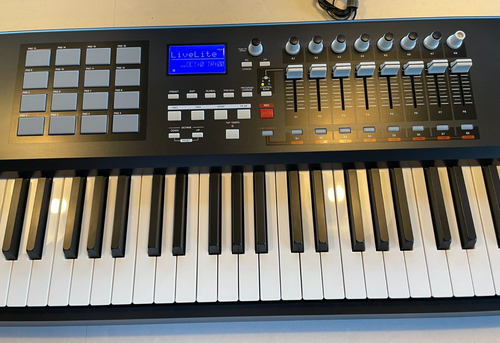 AKAI Professional MPK 88 MIDI Keyboard Controller Hammer Action Piano VERY CLEAN - Picture 4 of 11