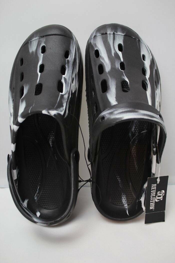 NEW Mens Water Shoes Medium 10 Black White Slip On Clogs Sandals Beach Pool image 2