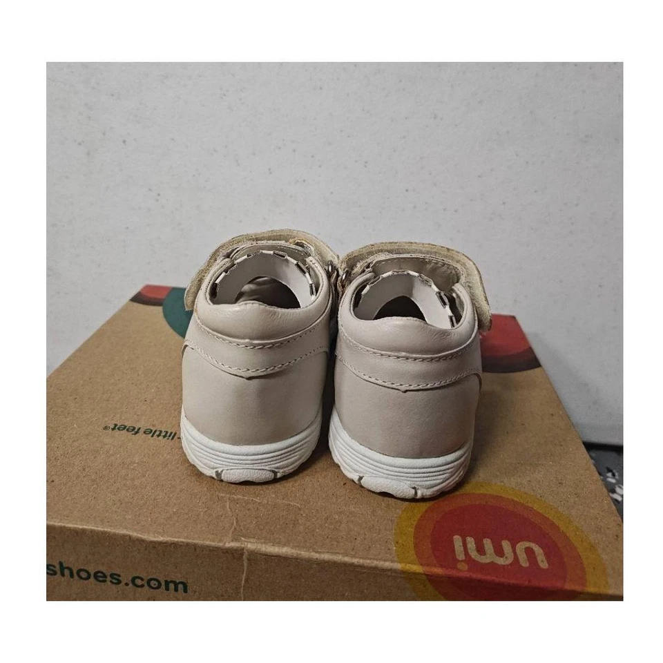 Sandalia Umi Natalia Blanco Perla UE 23 EE. UU. 6,5 Nuevo Cuero Clásico Niños Minimalista Foto 4 de 4