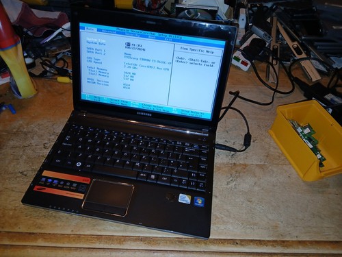 Spares/Repairs-Samsung Q320-Core 2 Duo 2.20GHz + Working Battery (S8) - Picture 3 of 9