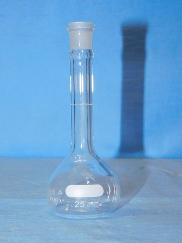 PYREX CORNING 5640 VOLUMETRIC FLASK 25ML CLASS A 6 PACK WITH CAPS NEW IN THE BOX - Picture 2 of 5