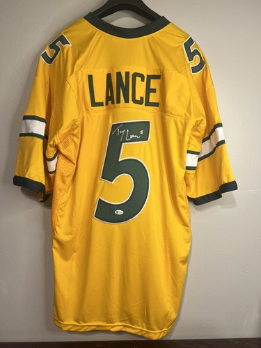 Camiseta deportiva universitaria personalizada autografiada por Trey Lance con certificado de autenticidad Beckett - Imagen 2 de 5