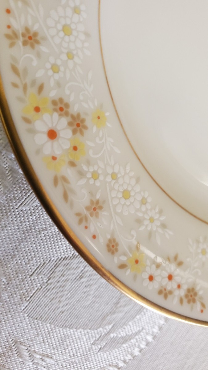 Noritake Fragrance 7025 Oval Vegetable bowl 10 inch. Ivory Noritake Fragrance 7025 Oval Vegetable bowl 10 inch. Ivory