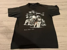 Men's Vtg SCREEN STARS BEST Single Stitch Black Hills, SD Wolf T Shirt USA Sz L