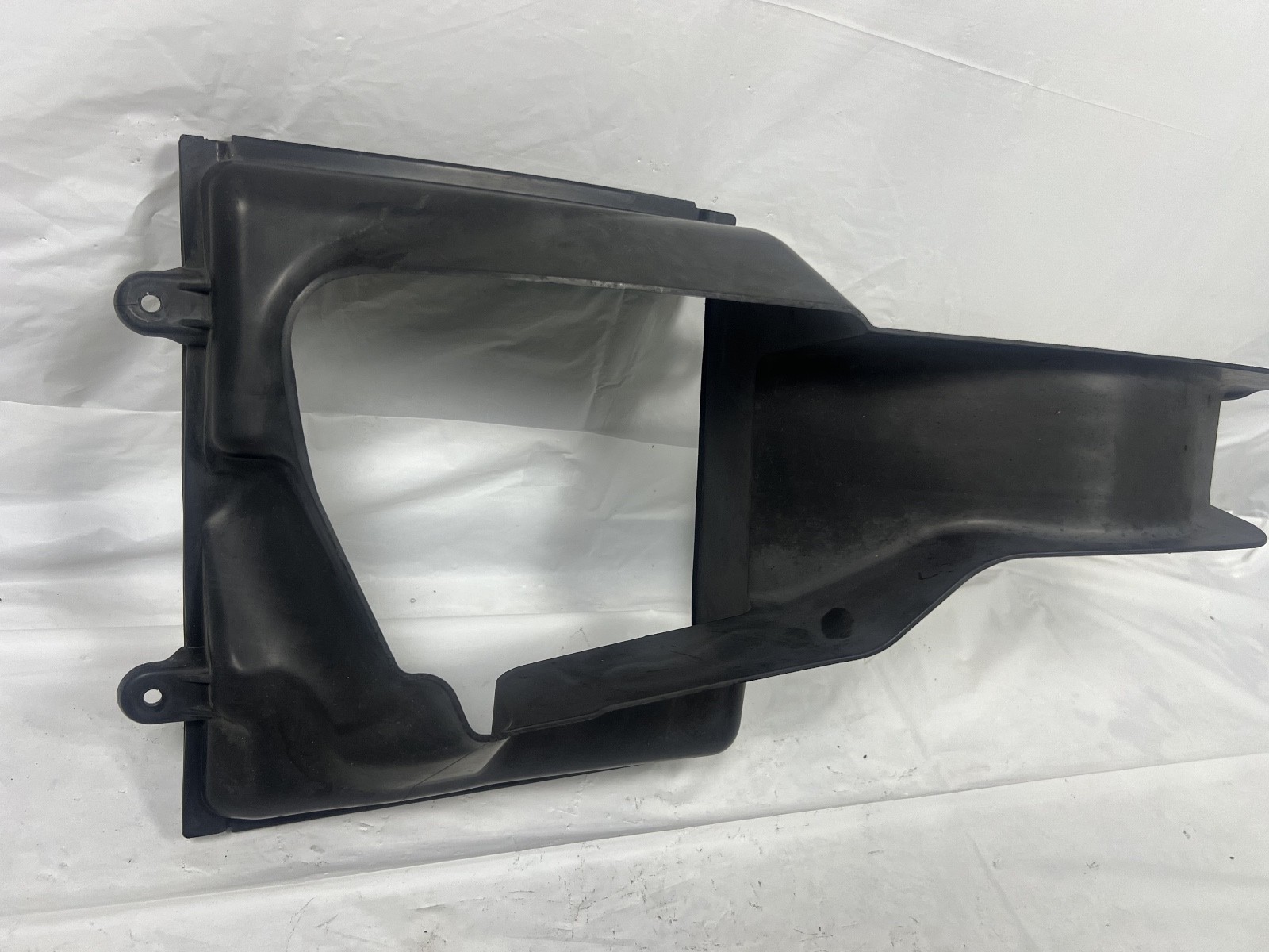 Maserati Ghibli 3.0 Front Left Intercooler Air Duct Guide 670004140 OEM
