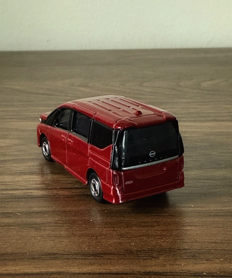 Tomica Takara Tomy #94 Nissan Serena Van 1/64 NIB - Image 4 of 4