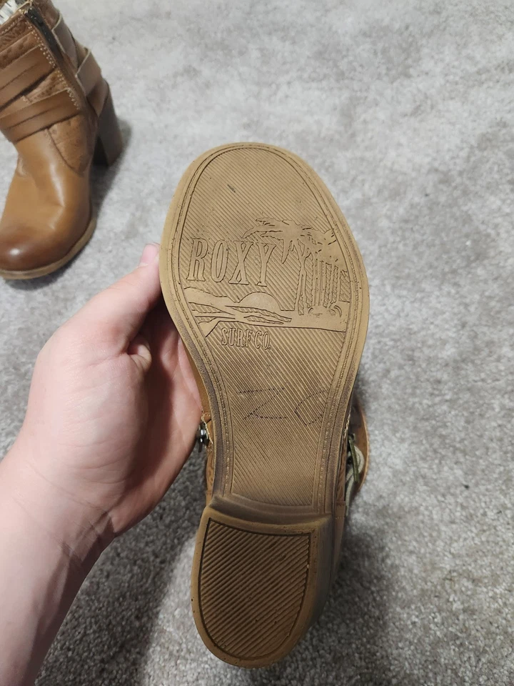 Botines Roxy Mujer 8.5 US Cuero Marrón, Cierre Cremallera, Entrada Tela Fina. Foto 2 de 4