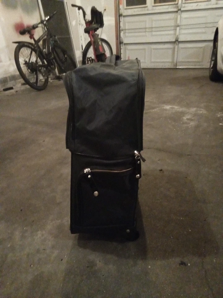 Samantha Brown 22” Underseater NEW Luggage-Black Great Condition Foto 2 de 4