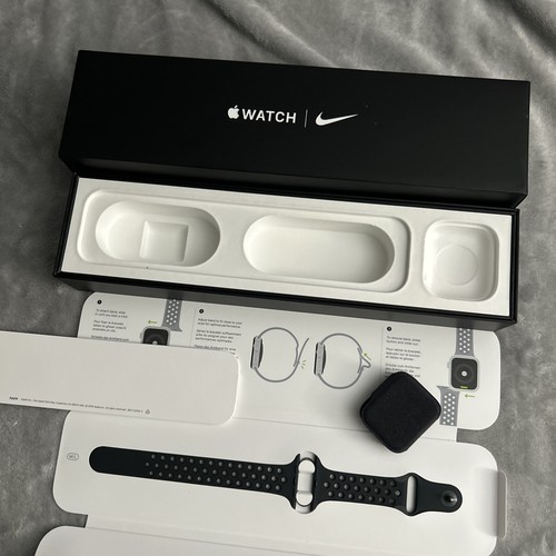 Apple Series 5 Nike Watch Box inserts et bracelet inclus MONTRE D'OCCASION - Photo 6 sur 9
