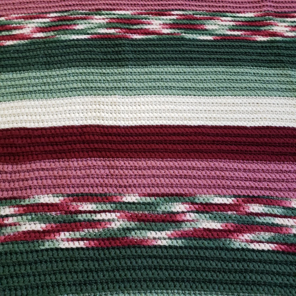 Manta de ganchillo verde afgano rojo blanco rosa 72 x 116 pulgadas usada en excelente estado hecha a mano Foto 2 de 3