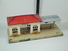 Antik Spielzeug KIBRI Bahnhof aus Blech, Spur 0, guter Zustand Blechspielzeug