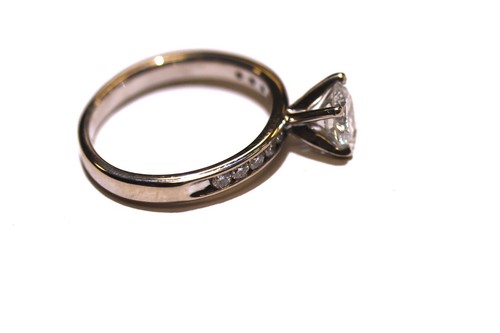 Anillo de compromiso de diamantes redondos de 1,02 quilates de oro blanco de 14k certificado por GIA 2,1 g - Imagen 11 de 21