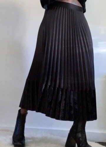 M&S BLACK MID RISE PLEATED SILKY FEEL MIDI SKIRT WITH VELVET TRIM SIZE:20 - Picture 12 of 14