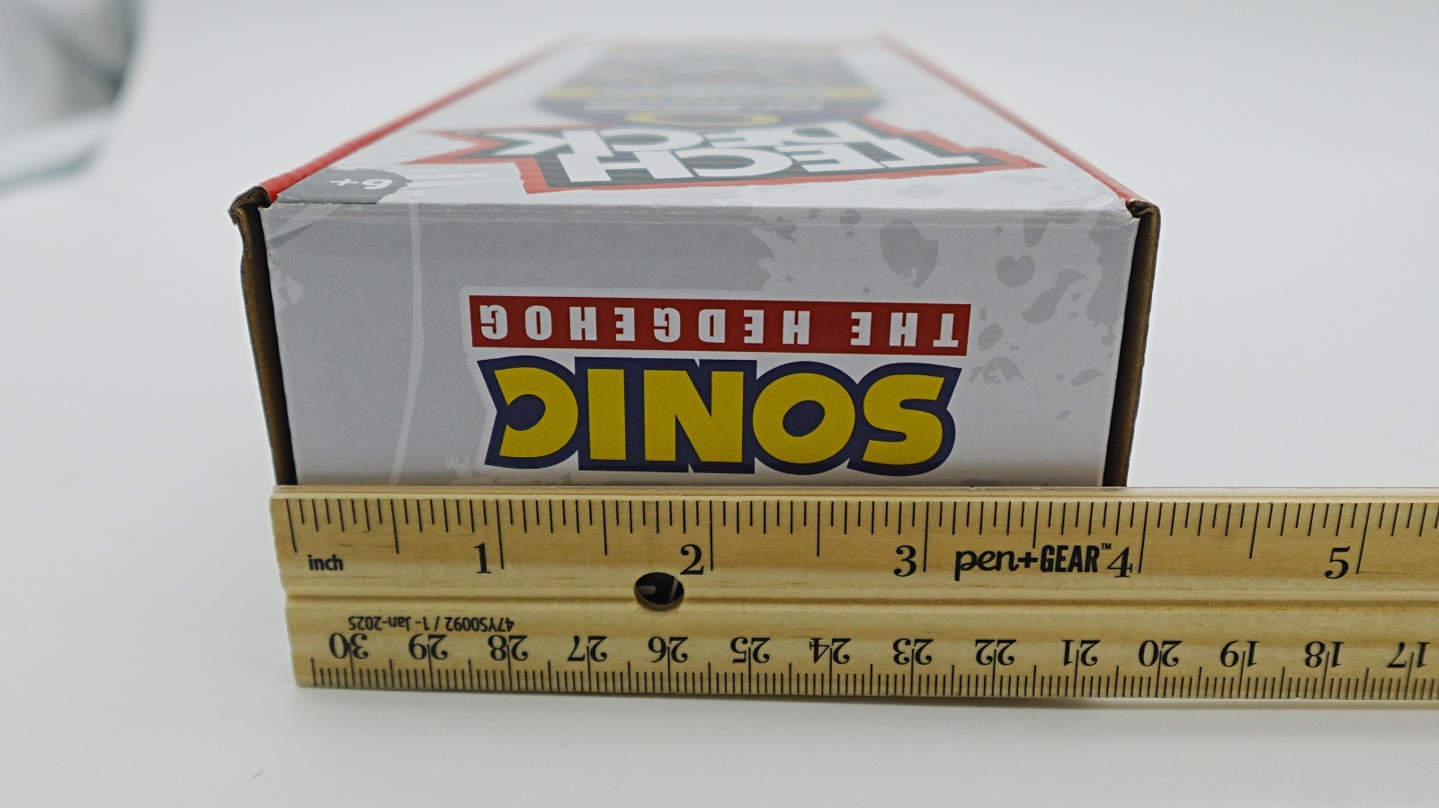 Tech Deck Finesse X Sonic The Hedgehog Handboard Mini Skateboard for Hand Tricks