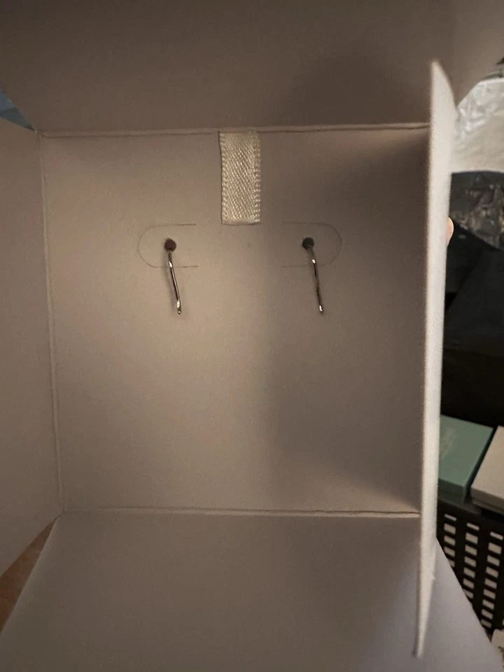 Pendientes redondos de cristal pavé Michael Kors Foto 2 de 3