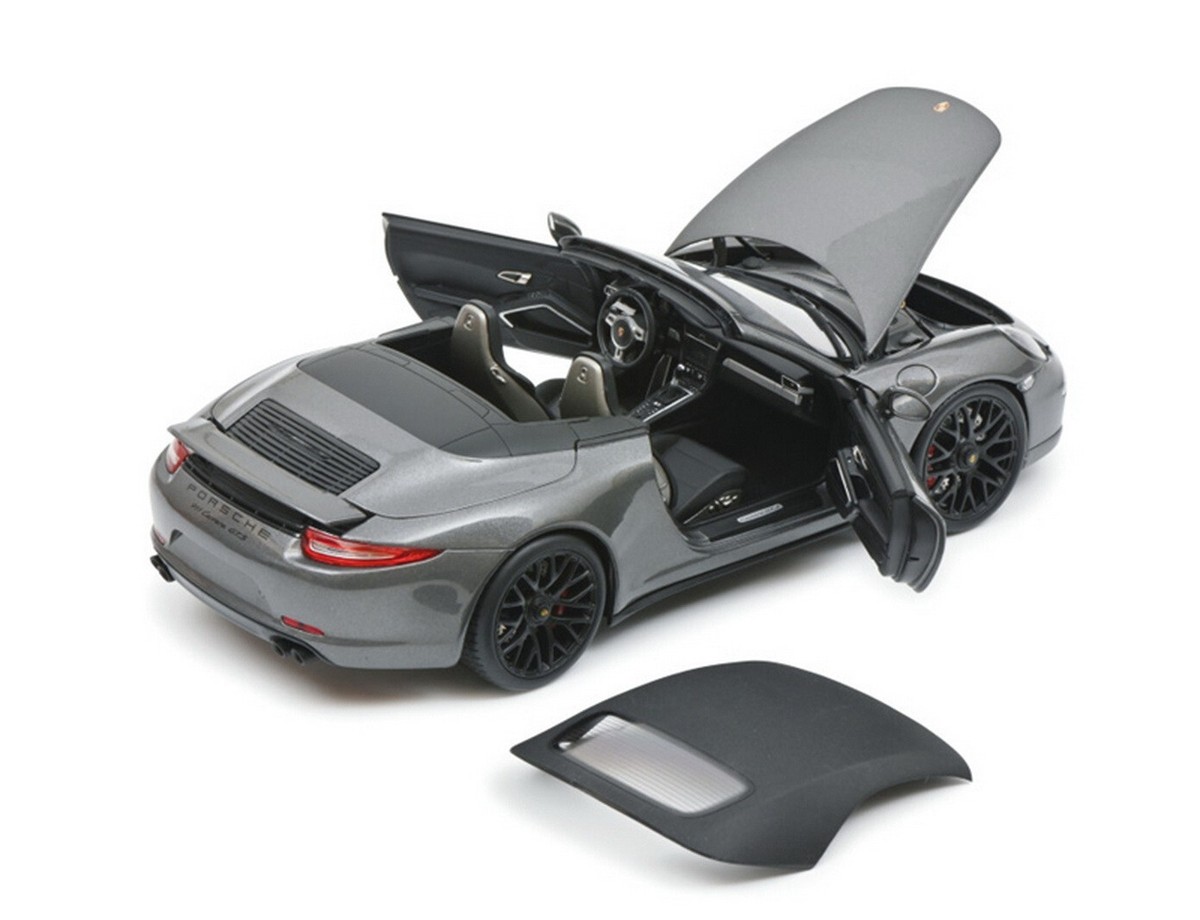 【Schuco】Porsche 911Carrera 4 Schuco 1/18 Scale Porsche 911 Targa 4 GTS Blue Diecast car